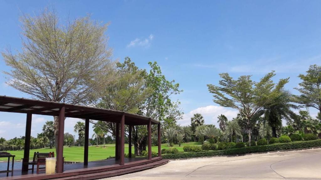 Suwan Golf & Country Club Nakhon Pathom Exterior foto