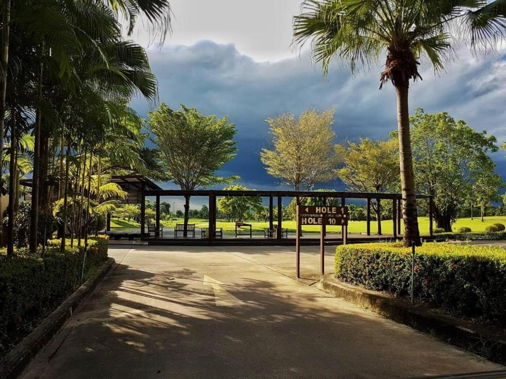 Suwan Golf & Country Club Nakhon Pathom Exterior foto